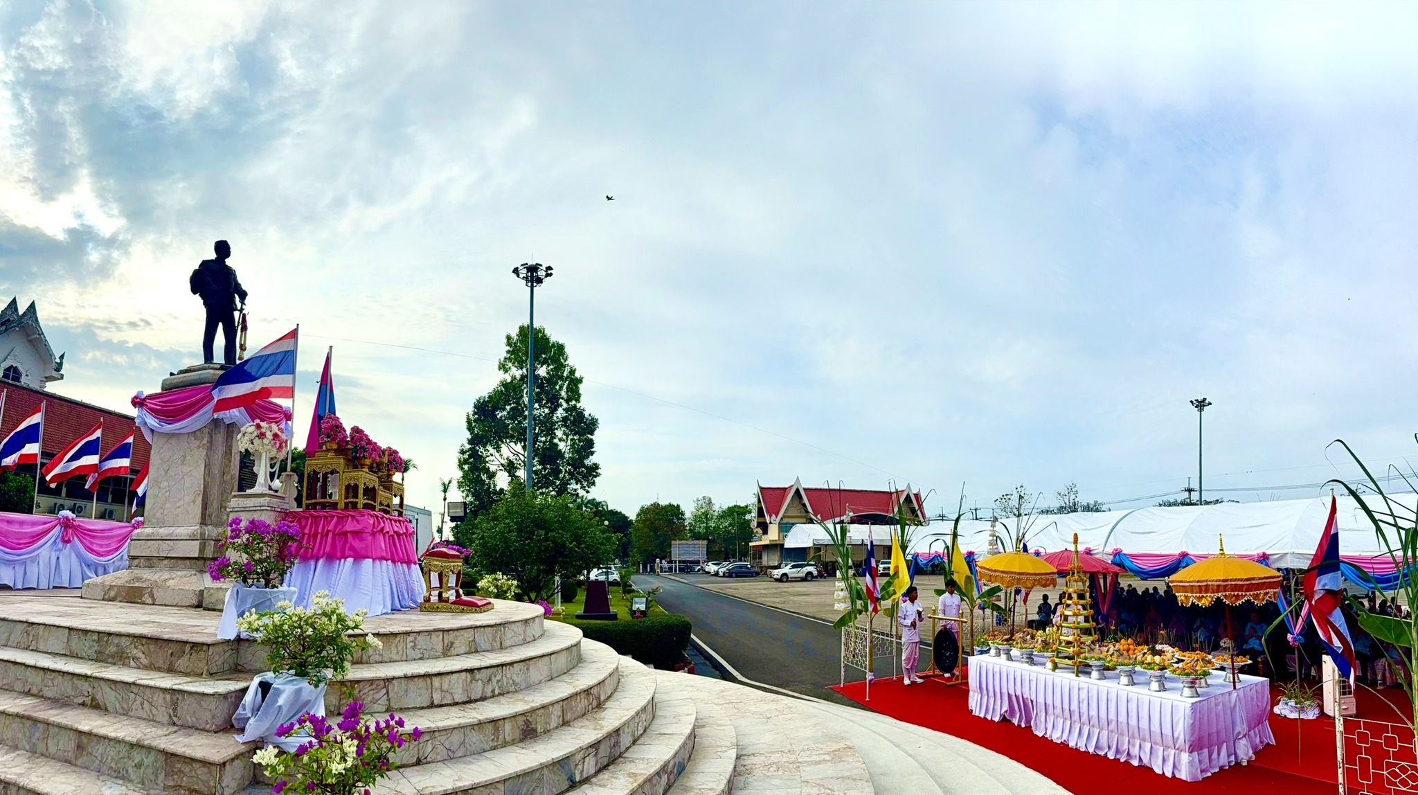 title - ส.ป.ก.ยโสธร ร่วมพิธีทำบุญตักบาตร พิธีบวงสรวงพระบรมราชานุสาวรีย์รัชกาลที่ 5 พิธีวางขันหมากเบ็งและพิธีบวงสรวงพระสุนทรราชวงศา (สิงห์) เพื่อความเป็นสิริมงคลเนื่องในโอกาสวันสถาปนาจังหวัดยโสธร และการจัดงานกาชาด ประจำปี พ.ศ.2569